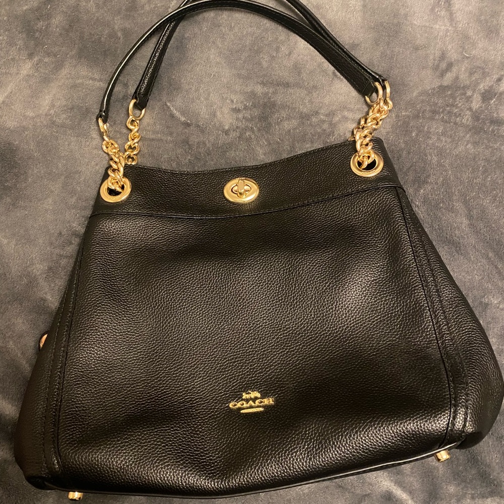 COACH LEXY CHAIN SHOULDER BAG in PEBBLE LEATHER